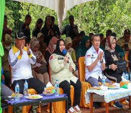Bupati Bengkalis Kasmarni bersama Gubernur Riau Syamsuar saat sempena peringatan Hari Mangrove Sedunia